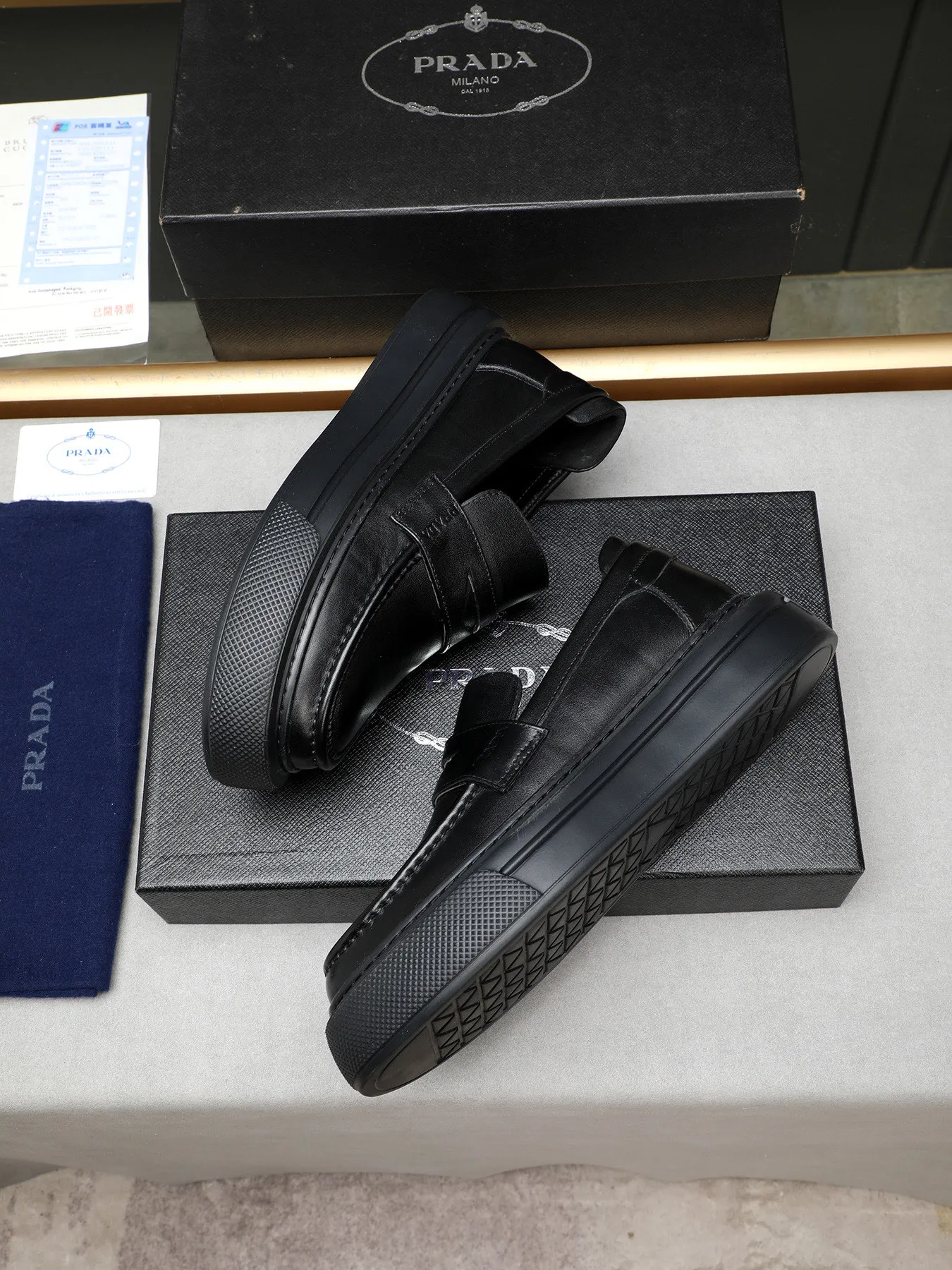 Men's Men's Shoes 💰500 Prada/Prada Men's new casual shoes, this upper is made of imported calfskin + sheep lining! The outsole is made of non-slip foam outsole, which feels good on your feet and is a fashionable and stylish item!  Size: 38-44 (45 customized)